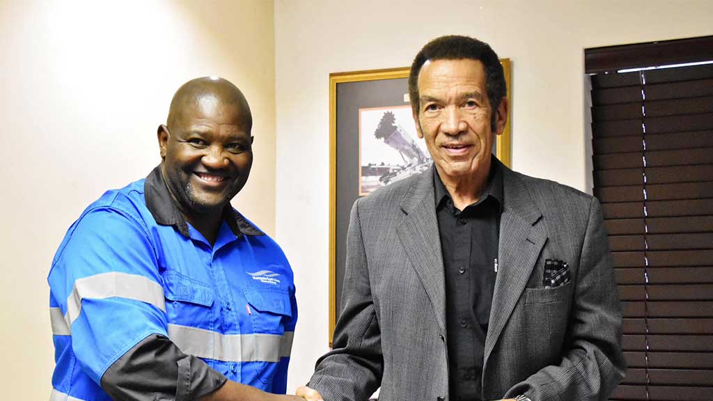 mcm_hosts_dr_seretse_khama_ian_khama.jpg