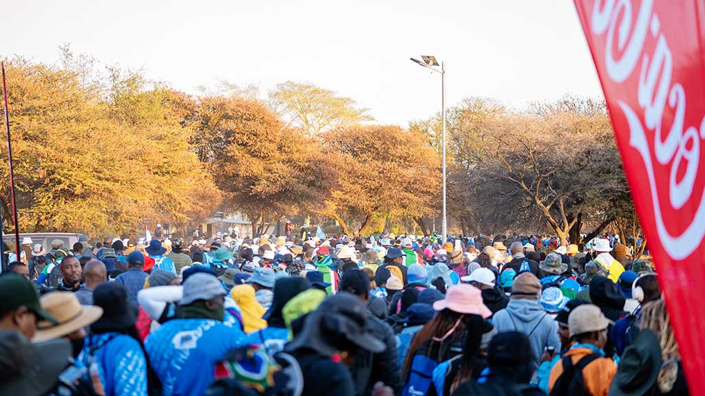 mcm_joins_thousands_in_celebrating_10_years_of_the_Jwaneng_Desert_Bush_Walk-3.jpg