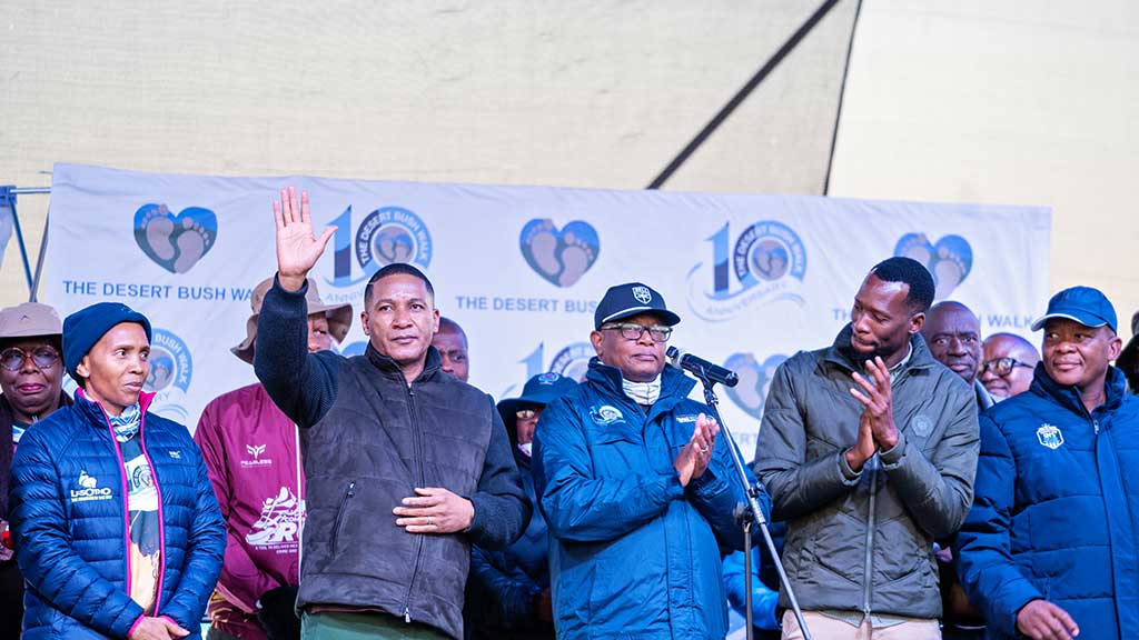 mcm_joins_thousands_in_celebrating_10_years_of_the_Jwaneng_Desert_Bush_Walk-4.jpg